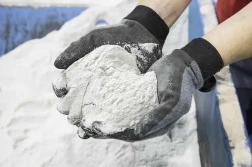 الأنبار تضم أكبر احتياطي من رمال السيليكا النقية في العراق