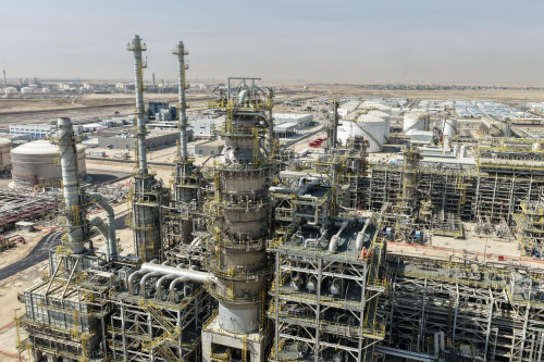 خبير: الحكومة المقبلة ستكون مجبرة على إحالة حقول النفط إلى الاستثمار للشركات الأمريكية