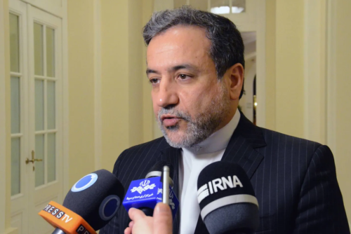 طهران: إيرانية تحتجزها فرنسا منذ فبراير نُقلت إلى سفارتنا بباريس