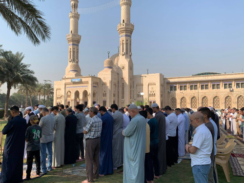 بالصور:جانب من صلاة الإستسقاء في جامع أم الطبول ببغداد