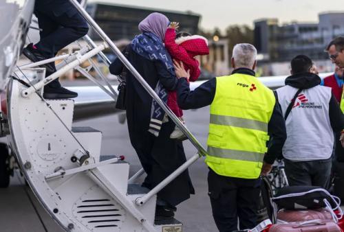 وصول أول مجموعة من الأطفال الجرحى من غزة إلى سويسرا لتلقي العلاج