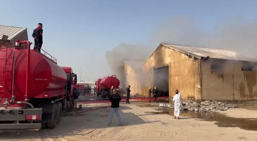 السيطرة على حريق مخزن مواد غذائية في النجف دون إصابات