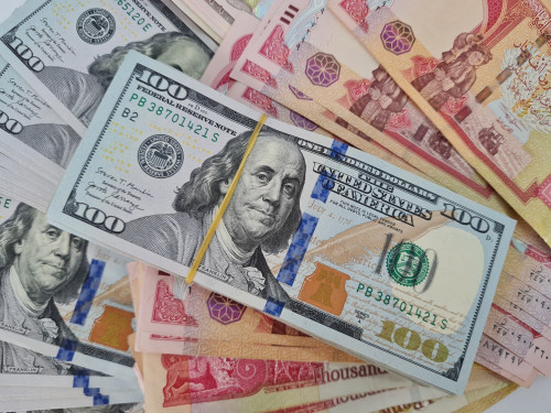 انخفاض طفيف بأسعار صرف الدولار في العراق