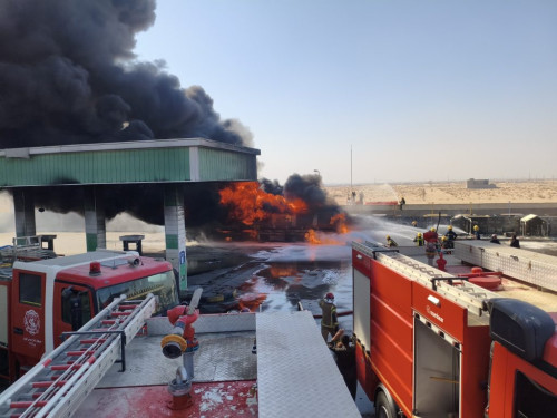بالصور: الدفاع المدني يخمد حريقاً كبيراً في محطة وقود سفوان بالبصرة