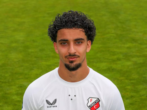 زيدان إقبال يواجه عاصفة أوتريخت بسلاح الهدوء