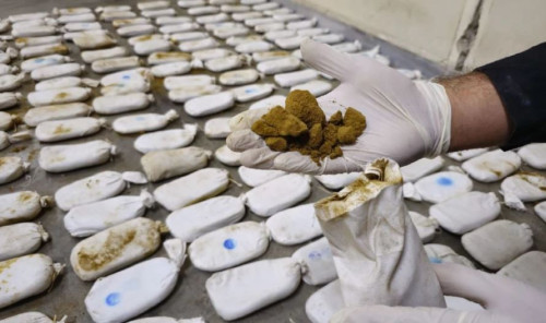 الداخلية العراقية تعلن ضبط تجار مخدرات داخل سوريا