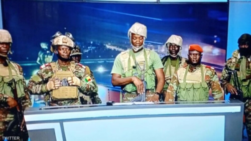 انقلاب عسكري يهزّ دولة افريقية ويطيح برئيسها