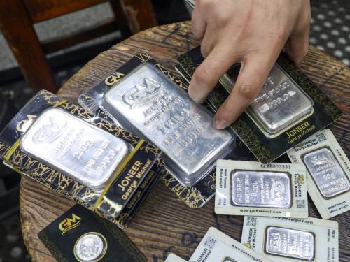 الفضة تسجل سعراً تاريخياً