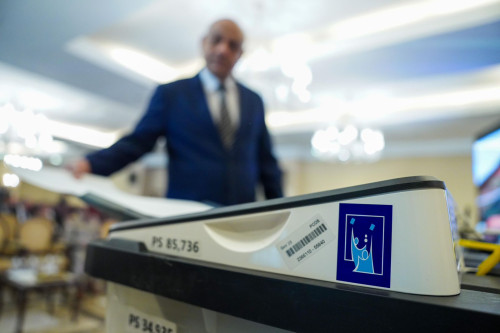 المفوضية تعلن المباشرة بتوزيع مكافآت موظفي الاقتراع