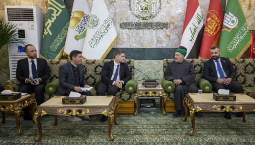 سفير الاتحاد الأوربي يزور مرقد الامام الحسين عليه السلام في كربلاء