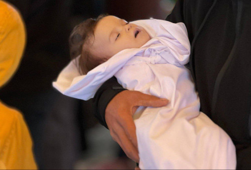 البرد القارس يقتل رضيعاً في غزة ويرفع ضحاياه إلى 13