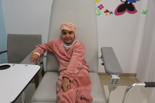 الطفلة المريضة شريفة.. نهش الورم الخبيث عظامها واوقفت مستشفى الثقلين بالبصرة انتشاره وعالجته على نفقة العتبة الحسينية