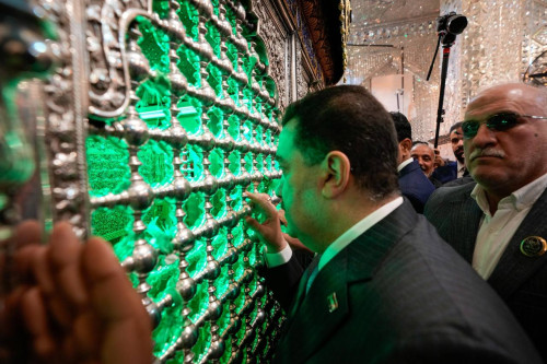 السوداني يزور مرقد السيد محمد في قضاء بلد ويطلق العمل بمشروع بتكلفة 18.5 مليار دينار