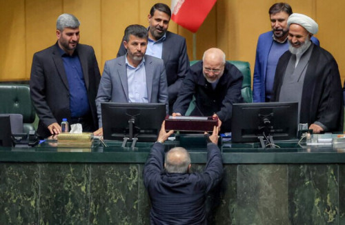 أول ميزانية إيرانية بالريال الجديد بعد حذف 4 أصفار.. ما التفاصيل الأولية؟