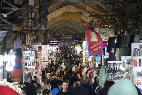 وزير الخارجية الإيراني يحذر: مؤامرة خارجية لإثارة الشعب ضد الحكومة عبر تدهور الأوضاع الاقتصادية