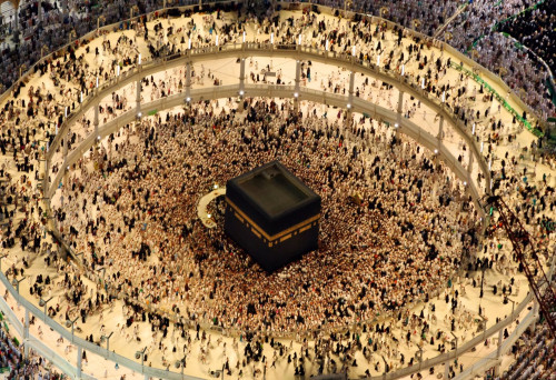 السعودية.. انتحار شخص داخل المسجد الحرام (فيديو)