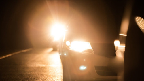 بغرامة 50 الف دينار.. المرور تحذر من استخدام الانارة العالية