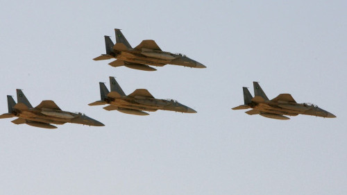 السعودية تشن ضربات جوية في اليمن