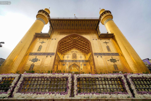 العتبة العلوية المقدسة تزيح الستار عن مشروع تأهيل وتذهيب الإيوان الذهبي الكبير (فيديو)