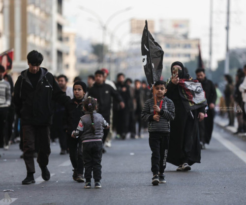 جموع الزائرين تواصل السير نحو الكاظمية المقدسة لإحياء الزيارة الرجبية