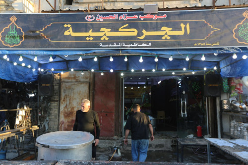 "الجركجية" احد ابوابها... مواكب الكاظمية تفتح موائدها لاستقبال المعزين من داخل وخارج العراق(صور)