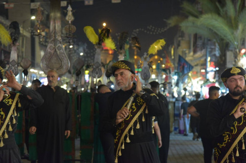 تأسس في العهد العثماني... موكب "طرف البحية" يقيم العزاء ويقدم الخدمة في الكاظمية منذ (175) عاما(صور)