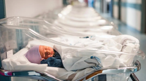 فرنسا تسجل وفيات تفوق المواليد للمرة الأولى منذ الحرب العالمية الثانية