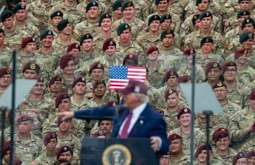 واشنطن بوست: البنتاغون قلق من رد فعل إيران على ضربة محتملة من ترامب