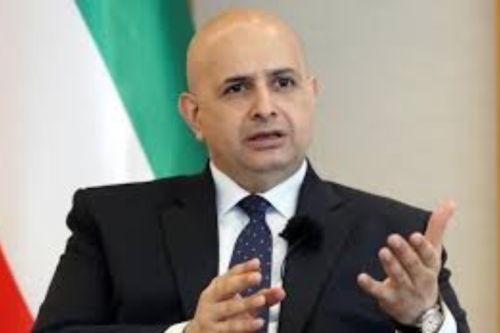 سابقة تهزّ هيبة الدول: أمير الكويت يسحب جنسية سفيره في لندن