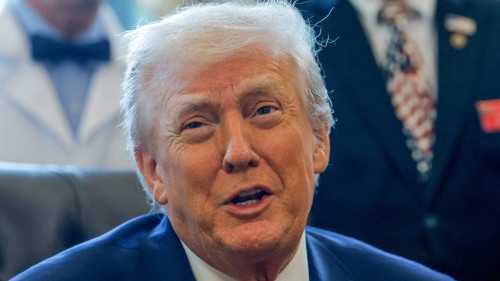 "لأننا نحتاجها".. ترامب: قد أفرض رسوماً على الدول الرافضة لخطة "غرينلاند"