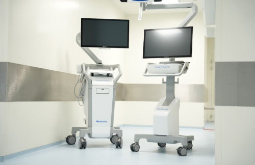 لاول مرة في جنوب العراق.. العتبة الحسينية تدخل جهاز "الملاحة الجراحية" الى الخدمة