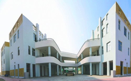 العتبة الحسينية تغمر الأيتام بفيض الرعاية والعرفان وتعفيهم من الاجور الجامعية بجامعاتها