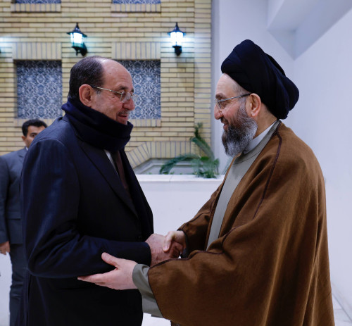 بعد "الفيتو".. المالكي في بيت الحكيم لبحث "وحدة الإطار"