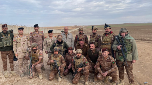 وفد عسكري عراقي رفيع يصل للحدود مع سوريا .. وزير الدفاع: لن نسمح لأي تهديد