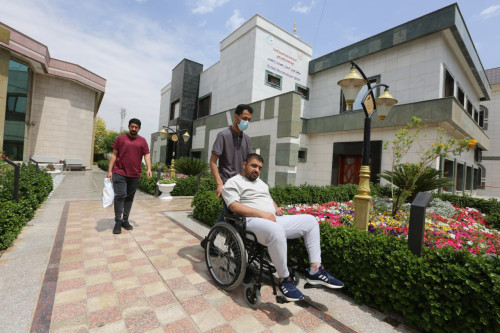 اجرى (19) الف فحصا وجلسة لـ(4600) مراجع: العتبة الحسينية تنفق (3) مليار دينار على مرضى مركز الهادي لاعتلال العضلات (مصور)