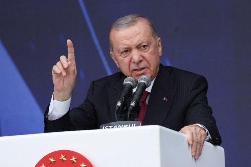أردوغان: على المسلحين الكرد إلقاء سلاحهم