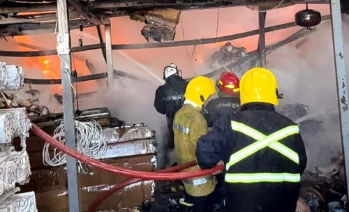 الدفاع المدني تخمد حريقاً داخل مخازن للمواد الغذائية في النجف الأشرف