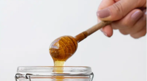 8 فوائد مذهلة لتناول ملعقة عسل صباحيًا.. لن تصدق تأثيرها!