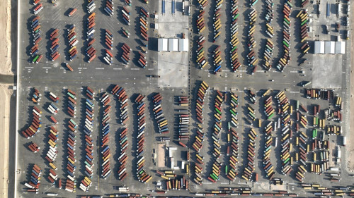 الجمارك ترد على تكدس البضائع: إيراداتنا ارتفعت ولن نعود لنظام “المقطوع”