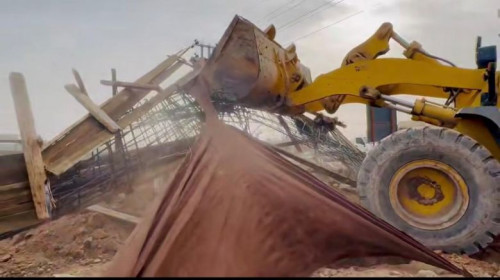 بالصور:بلدية الهندية تطلق حملة لمعالجة التجاوزات في شارع الحولي