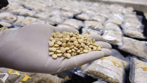 جهاز المخابرات العراقي يفكك شبكة مخدرات دولية داخل الأراضي السورية (صور)