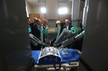 خلال افتتاحه جهازي البيتسكان المتنقل والروبوت الجراحي:الشيخ عبد المهدي الكربلائي نهج المرجعية العليا هو نهج وطني (فيديو)