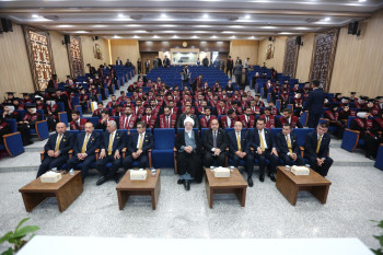 الشيخ عبد المهدي الكربلائي لخريجي كلية الطب: لسنا تجاراً أو مستثمرين بل نستثمر طاقاتكم لصالح العراق (فيديو)