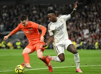 ريال مدريد يتغلب على سوسيداد بأربعة أهداف بالليغا