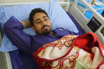 طلبوا منه (15) مليون دينار ورفع كليته.. مستشفى السفير ينقذ شابا من الناصرية بعملية جراحية نوعية مجانية