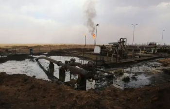 قسد تنقل معدات حقول نفط سوريا إلى شمال العراق