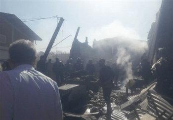 في سوق الخضار والفواكه.. سقوط مروحية وتحطمها وسط إيران