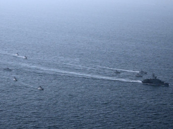 ايران تعلن استهداف سفينة دعم قتالية أميركية