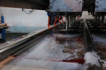 خدمات مجانية لـ (50) جهة:معمل غسل السجاد في العتبة الحسينية يغسل (107) الف قطعة لدوائر الدولة والمراقد المقدسة مجانا