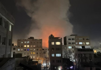 قصف عنيف على مدن إيرانية تزامناً مع كلمة ترامب (فيديو)